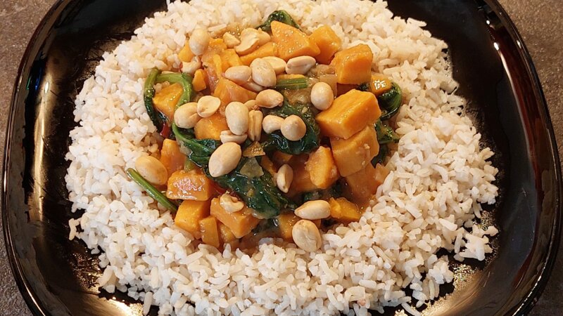 Zoete aardappel & pinda curry