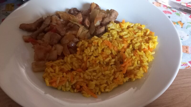 Gemarineerde hamlapjes met Chinese kool en paprika in een heerlijke sojasaus uit de wok