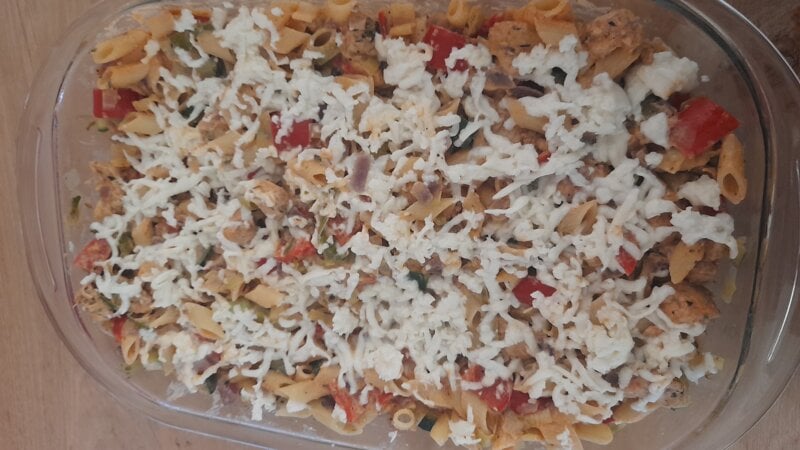 Rode pesto ovenschotel met kip en pasta