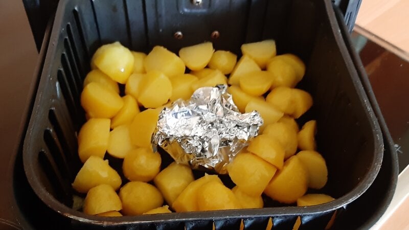 Krokante aardappeltjes met knoflook, honing & mosterd uit de airfryer