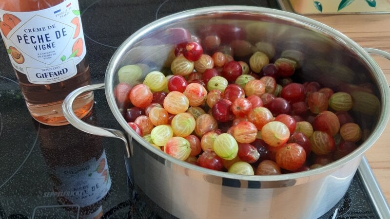 Kruisbessenjam met perzikenlikeur