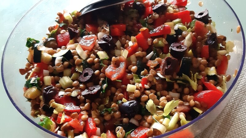 Mediterrane Linzensalade met Citroendressing