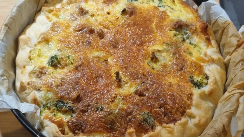 Hartige taart met broccoli