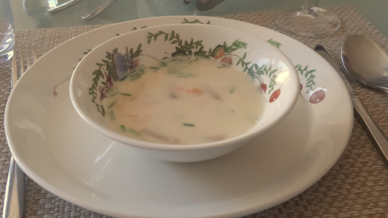 Aspergesoep met gerookte zalm