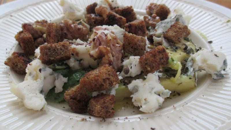 Gemarineerde avocado met gorgonzola