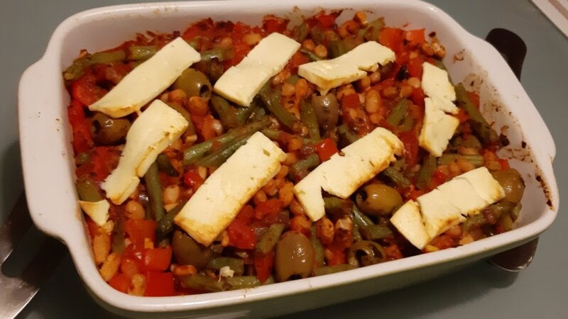 Griekse bonenschotel  met feta