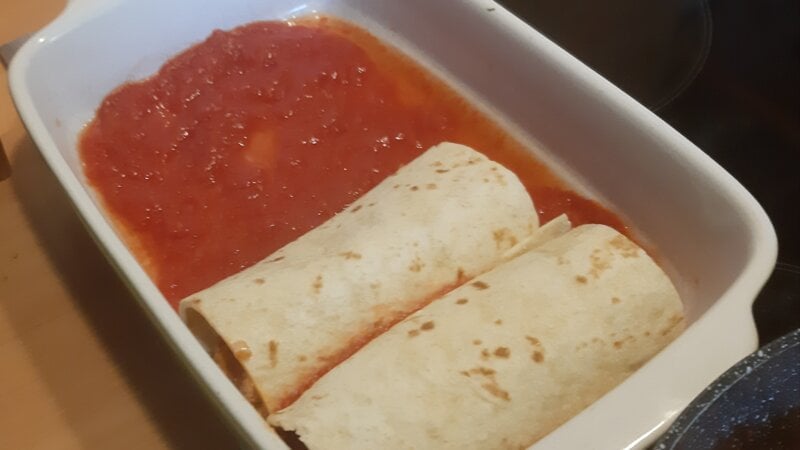 Enchiladas met kip, kaas en bonen