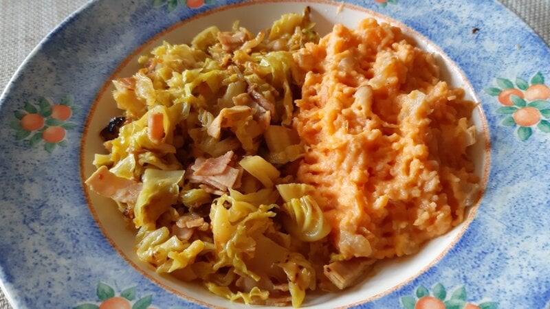 Groene kool (Savooiekool) met puree van zoete aardappel