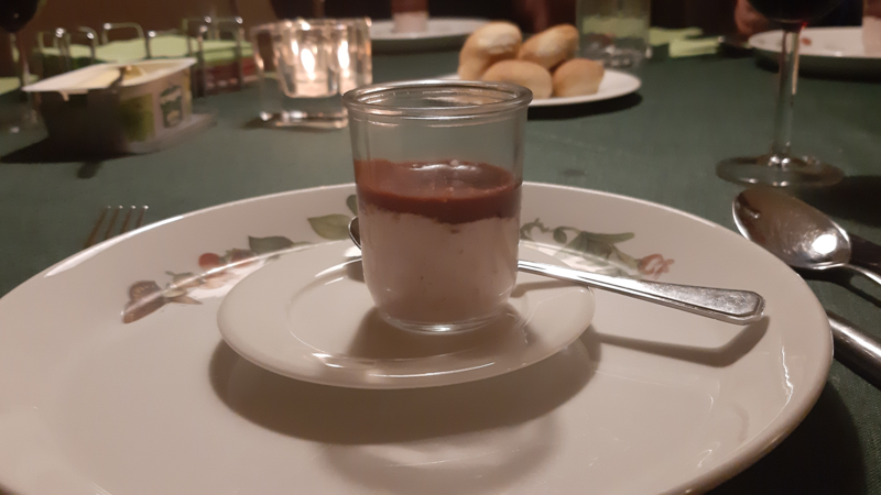 Romige hammousse met portgelei