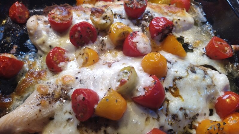 Pangasius met tomaatjes en geraspte mozzarella