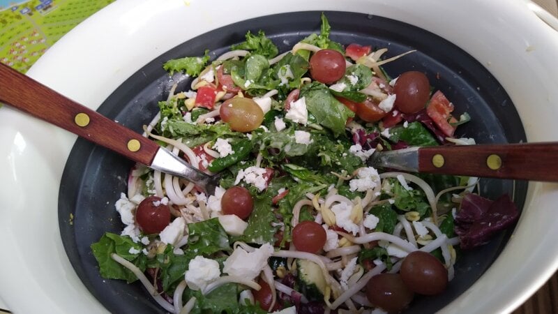 Knapperige gemengde salade