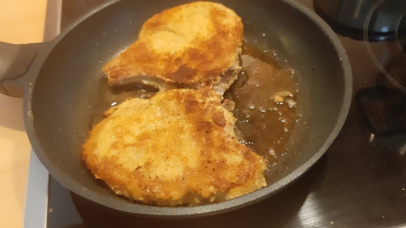 Gepaneerde karbonade uit de koekenpan
