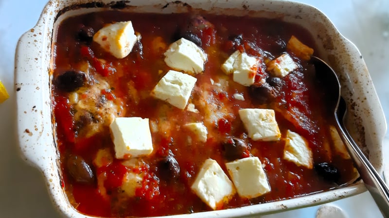 Kipfilet uit de oven met tomaat, olijven en feta
