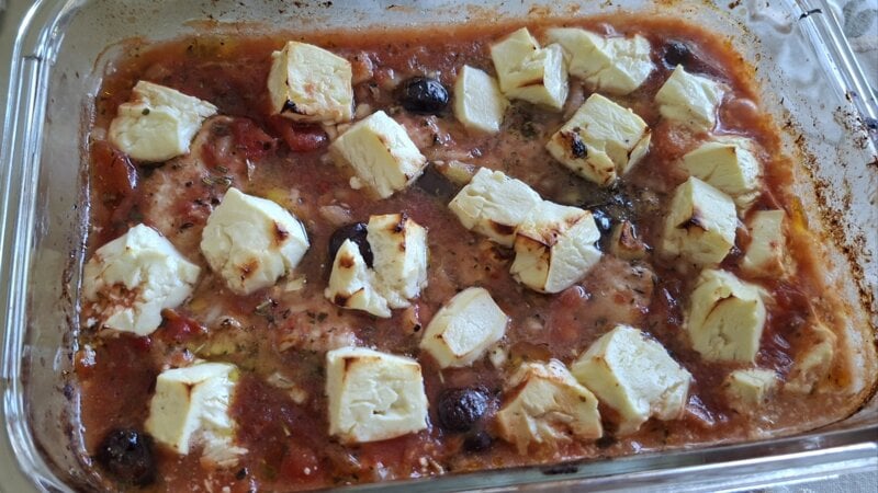 Griekse kipfilet met tomaat, olijven en feta