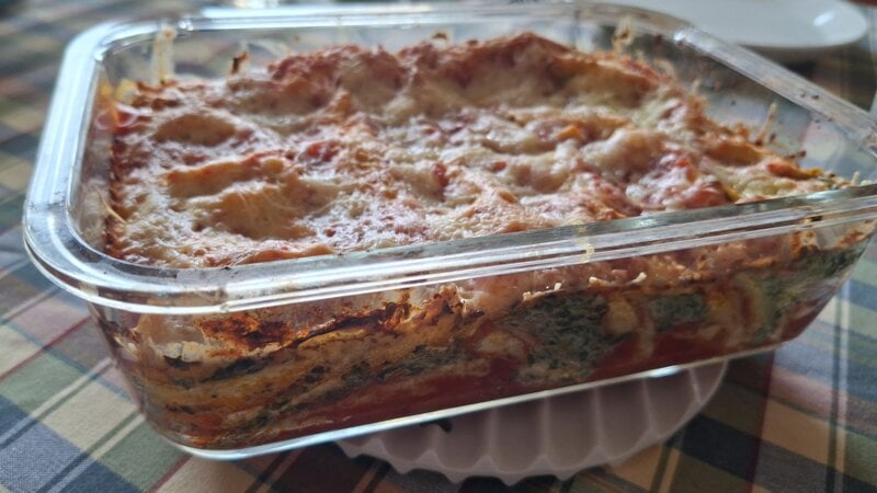 Lasagnerolletjes gevuld met spinazie en ricotta