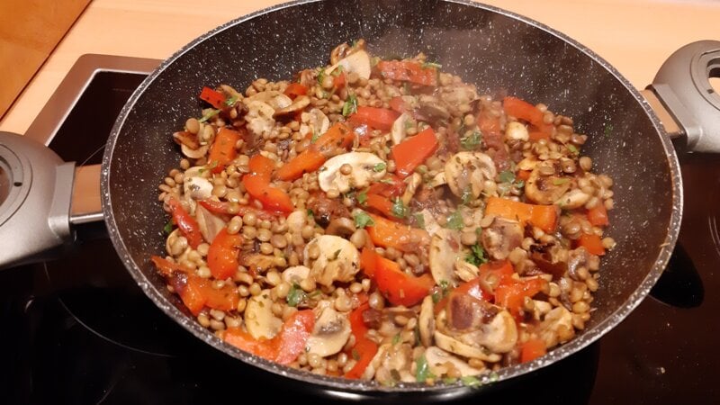 Italiaanse linzen met champignons en paprika
