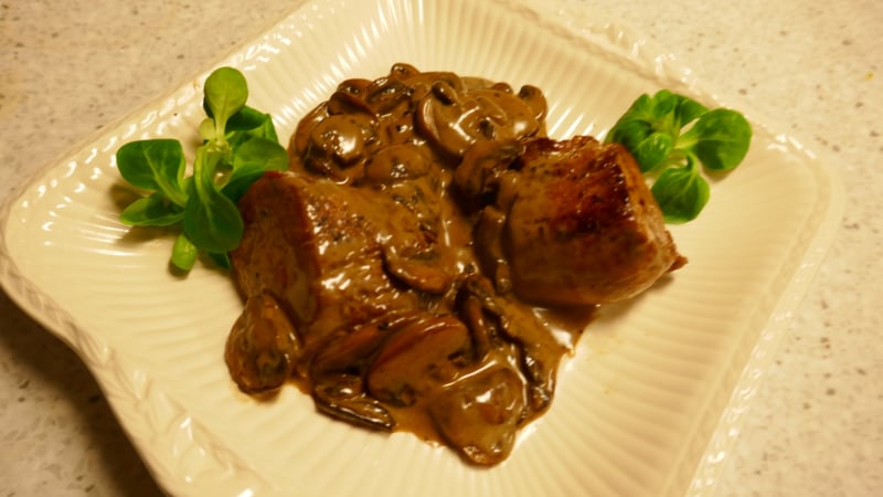 Varkenshaas in champignon roomsaus met een vleugje sherry
