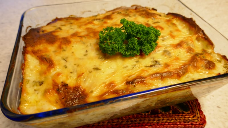 Eenvoudige witlof ovenschotel met gehakt en kaassaus