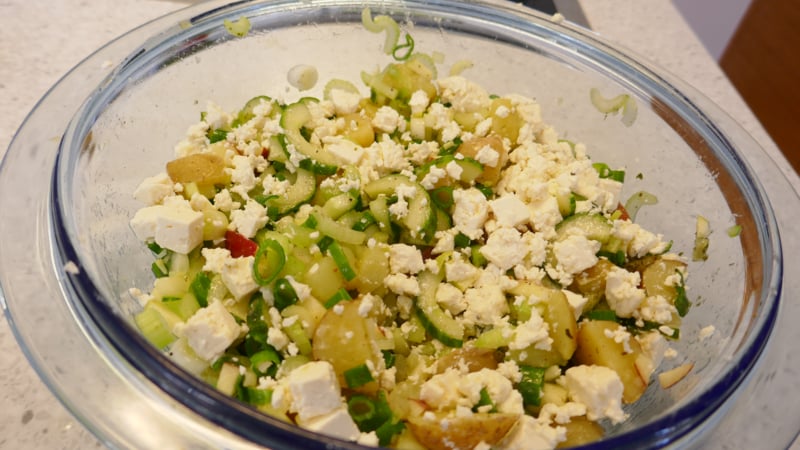 Warme dagen salade met groentjes en feta