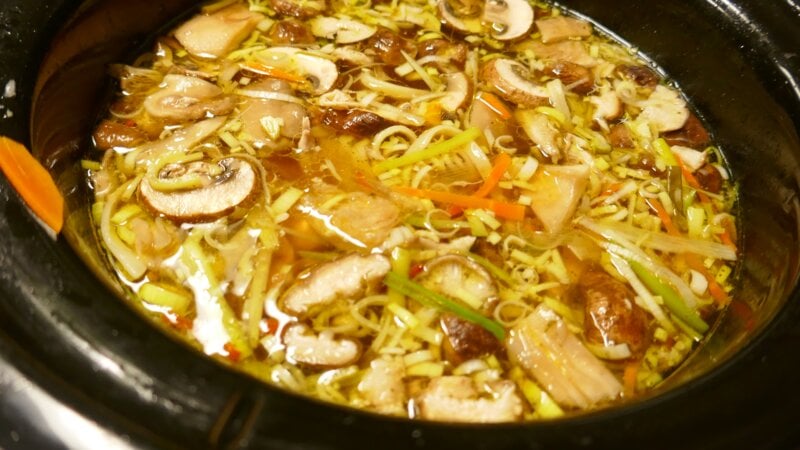 Aziatische " BahMie " soep uit  de slowcooker