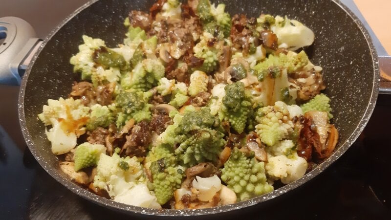 Romanesco met shiitake paddenstoelen