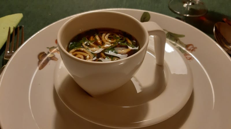 Runderconsommé met flensjes