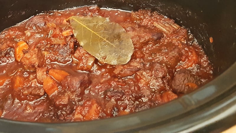 Italiaanse rundvleesstoofpot met rode wijn en groenten