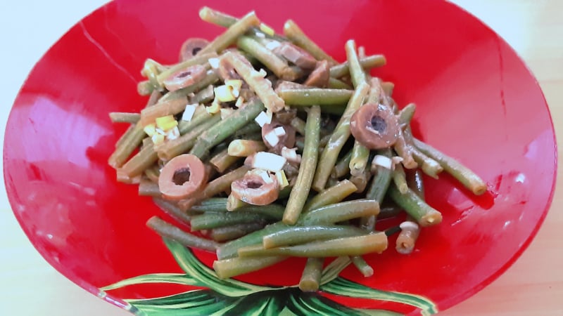 Salade haricots verts met knoflook en ansjovis