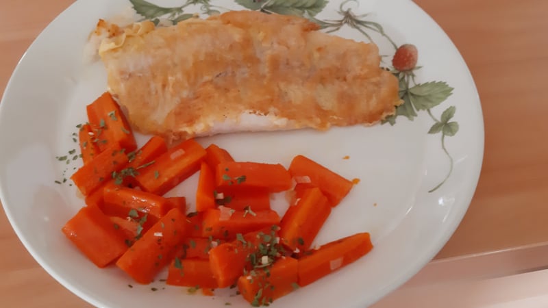 Scholfilet gehuld in een jasje van ei met super lekkere worteltjes