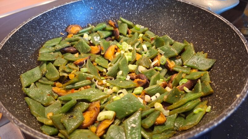 Snijbonen met shiitake uit de wok