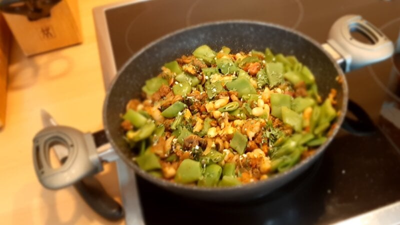 Lekker pittig bonenpannetje met champignons en gehakt