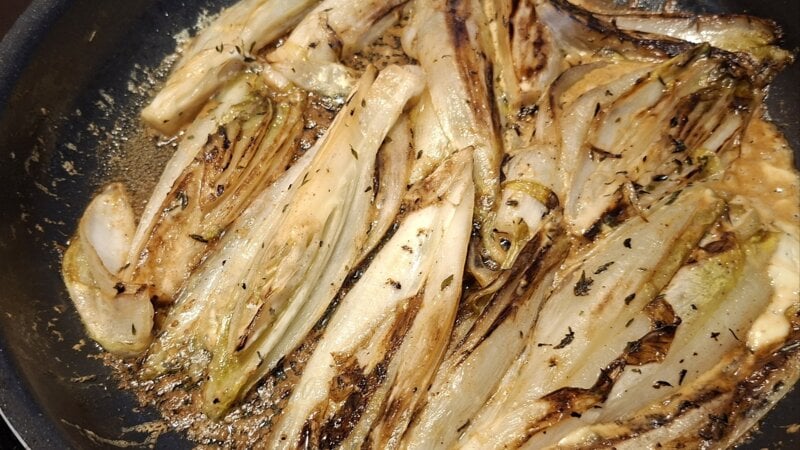 Gebakken witlof met crème fraîche