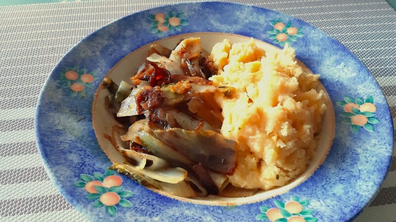 Gekarameliseerde witlof met bacon, sinaasappel en een vleugje gember