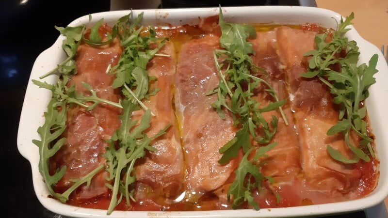 Zalmfilet met Parmaham in een heerlijke Italiaans gekruide saus