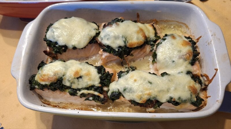 Zalmfilet met spinazie en mozzarella uit de oven