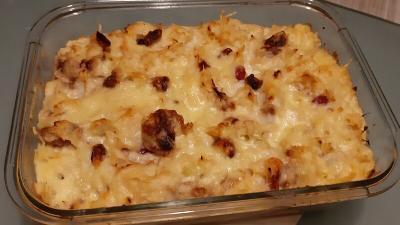 Vegetarische zuurkoolschotel met walnoten en cranberry's