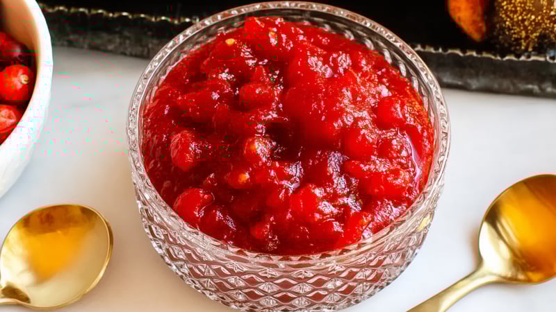 Saus van gember, peer en cranberries