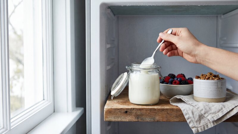 Hoe lang blijft yoghurt goed in de koelkast zonder stroom?