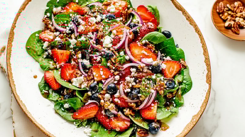 Zomerse salade met balsamico en verse bosbessen