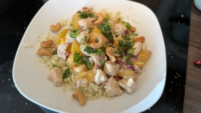 Pittige Mango-Kokos Kip met Geroosterde Bloemkoolrijst en Munt-Limoen Gremolata