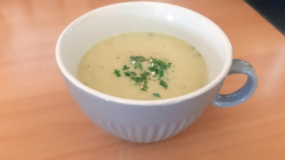 Koolrabisoep met prei en kaas/gehaktballetjes