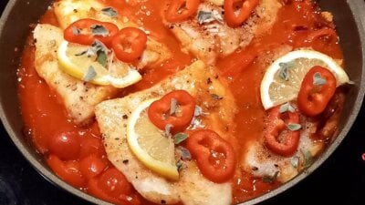 Spaanse Surf en Turf Stoofpot met heekfilet en een beetje chorizo
