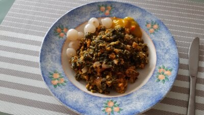 Stamppot boerenkool met zoete aardappel, spekjes en gebakken uien