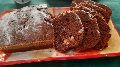 Chocoladecake met witte chocoladestukjes