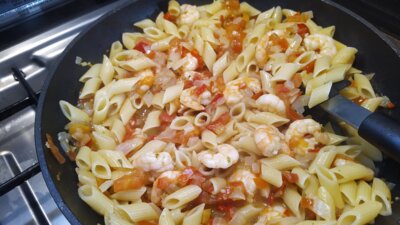 Knoflook garnalen met penne in een heerlijke natuurlijke saus
