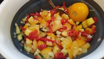 Gele tomaten salade