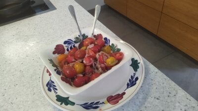 Super snelle salade van kerstomaatjes