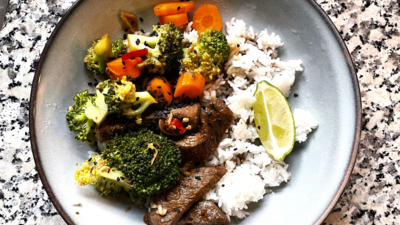 Biefstukreepjes met wortel en broccoli