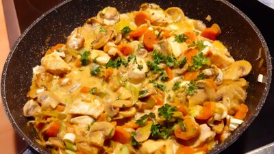 Romige kip-kokos-curry met groenten