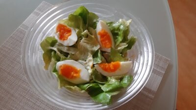 Kropsla met een gekookte eitje, zoals we die vroeger aten